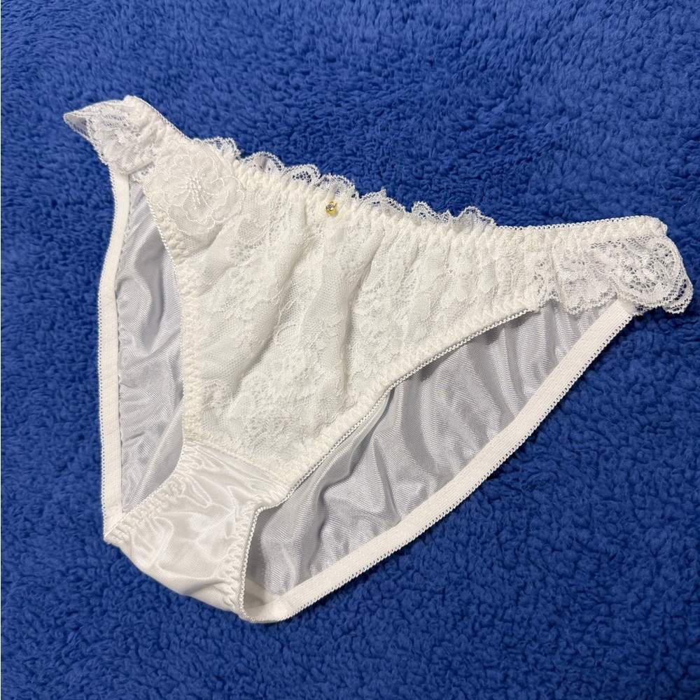 US-34B/JP-D75 Japanese Brand Floral Embroidery Push Up Bra And Panty Bikini Set - Picture 12 of 16